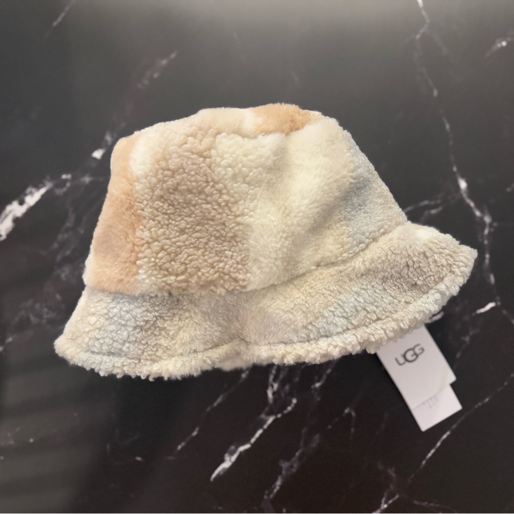 UGG Fluff Topa Hat in Wave Multi